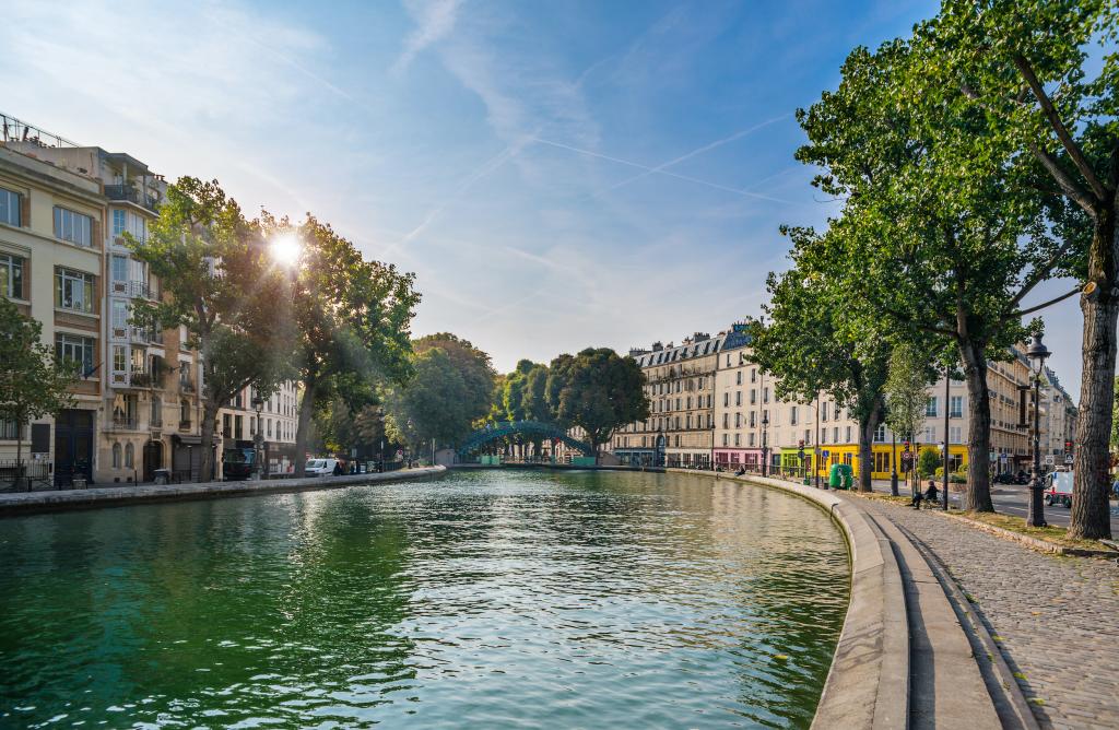 Paris Bastille craftsmanship galleries welcome you