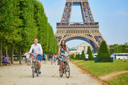 Explore Paris by bike: Discover the city's charms from Hôtel Marais Bastille