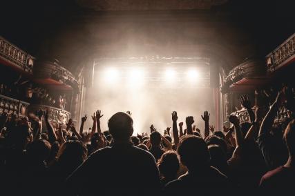 La Symphonie Multiculturelle d’avril au Bataclan : L'Hôtel Marais Bastille, Épicentre de l'Expérience Musicale Parisienne