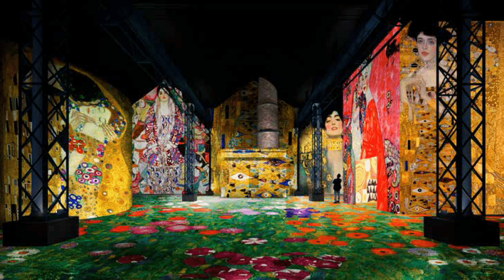 Voyage multi-sensoriel à l'Atelier des lumières