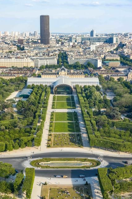 A Paris, au mois de mars…