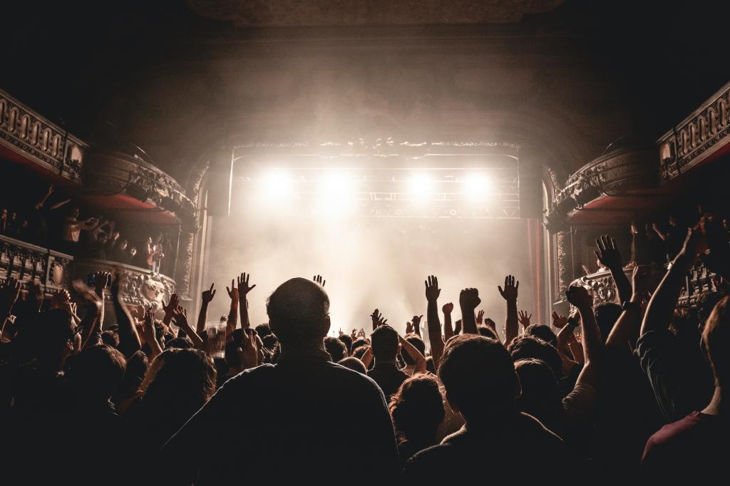 La Symphonie Multiculturelle d’avril au Bataclan : L'Hôtel Marais Bastille, Épicentre de l'Expérience Musicale Parisienne